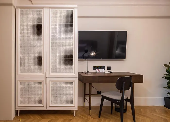 Готель On The Square Львів